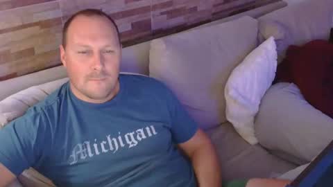 Snapshot of lustonfan chatting on 04-17-26, 01:30 lustonfan online show from 04-17-26, 01:30