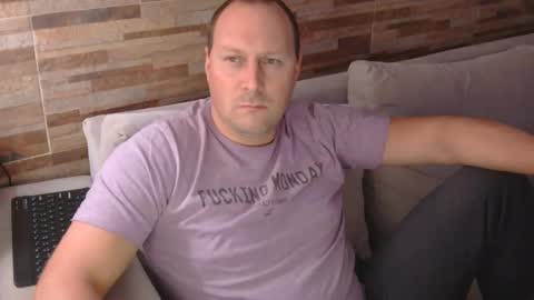 Snapshot of lustonfan chatting on 04-28-26, 02:10 lustonfan online show from 04-28-26, 02:10