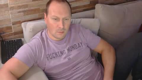 Snapshot of lustonfan chatting on 04-28-26, 02:38 lustonfan online show from 04-28-26, 02:38