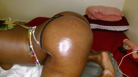 Snapshot of lustrouschoco chatting on 02-18-26, 01:23 lustrous-choco online show from 02-18-26, 01:23