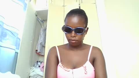 Snapshot of lustrousnerd chatting on 01-11-26, 04:17 Noreh online show from 01-11-26, 04:17