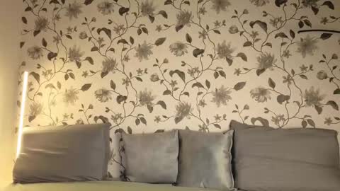 Aura online show from 12-22-25, 04:42