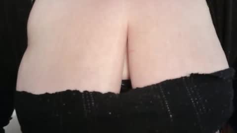 Snapshot of lustytits85 chatting on 03-18-26, 01:14 lustytits85 online show from 03-18-26, 01:14