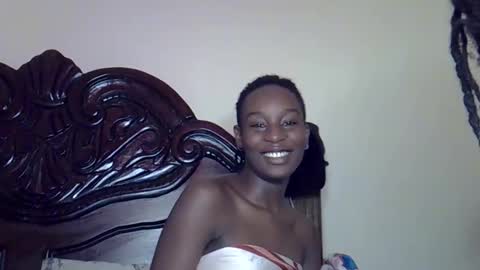 lutino_lovebirds online show from 03-24-26, 09:25