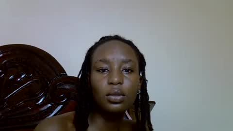 lutino_lovebirds online show from 04-20-26, 06:38