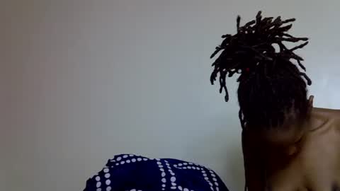 lutino_lovebirds online show from 04-28-26, 04:45
