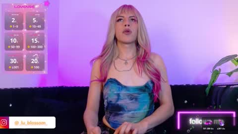 Snapshot of luu_blossom__ chatting on 01-06-26, 06:44 Lu Blossom online show from 01-06-26, 06:44