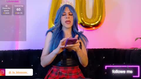 Snapshot of luu_blossom__ chatting on 01-12-26, 06:57 Lu Blossom online show from 01-12-26, 06:57