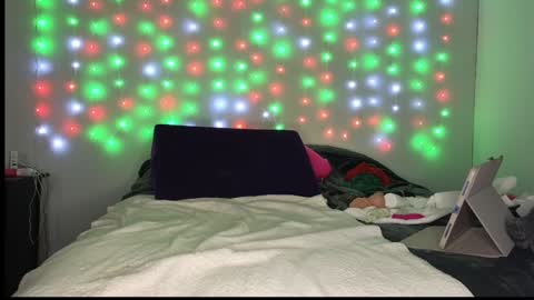 Snapshot of luvely_gurl chatting on 12-26-24, 05:58 Shauna online show from 12-26-24, 05:58