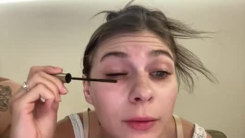 Snapshot of luvkoko chatting on 10-27-25, 05:22 luvkoko online show from 10-27-25, 05:22