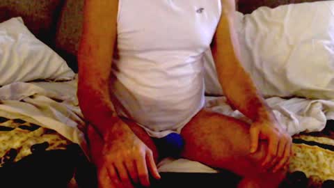 Snapshot of luvthecam2 chatting on 12-24-24, 08:05 M Jordan online show from 12-24-24, 08:05