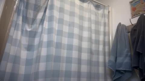 Snapshot of luvtobenude21 chatting on 01-12-26, 11:59 Joe and Sarah online show from 01-12-26, 11:59