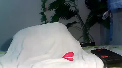 Bee Bee online show from 09-17-25, 03:35