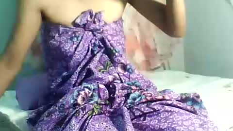 Bee Bee online show from 11-16-25, 06:46