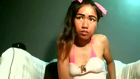 Bee Bee online show from 05-22-26, 02:19