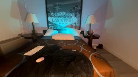 luvvlee online show from 04-29-26, 05:00
