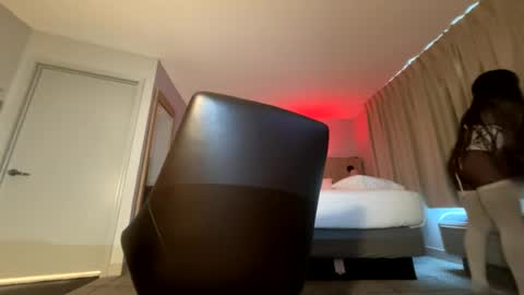luvvlee online show from 07-12-26, 08:00