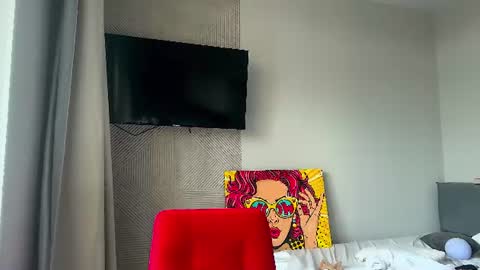 Snapshot of lux_angel chatting on 06-25-26, 11:53 lux_angel online show from 06-25-26, 11:53