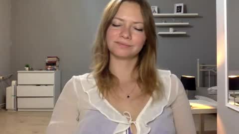 Snapshot of lux_millie chatting on 09-11-25, 08:53 Millie online show from 09-11-25, 08:53