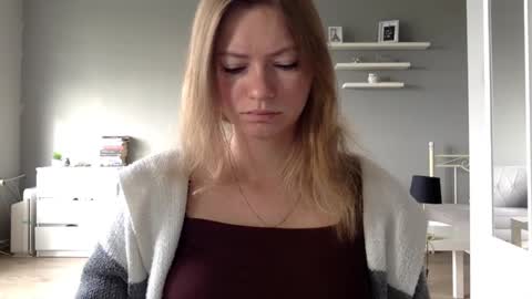 Snapshot of lux_millie chatting on 09-15-25, 06:57 Millie online show from 09-15-25, 06:57