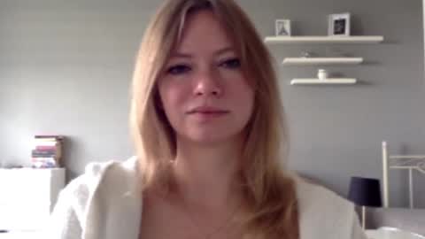 Snapshot of lux_millie chatting on 09-17-25, 06:59 Millie online show from 09-17-25, 06:59