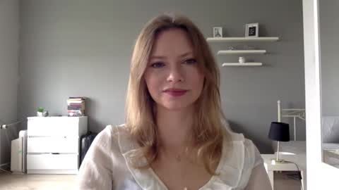 Snapshot of lux_millie chatting on 09-19-25, 07:43 Millie online show from 09-19-25, 07:43