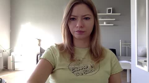 Snapshot of lux_millie chatting on 09-23-25, 07:11 Millie online show from 09-23-25, 07:11