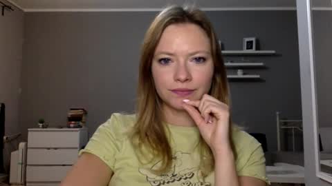 Snapshot of lux_millie chatting on 09-23-25, 08:56 Millie online show from 09-23-25, 08:56