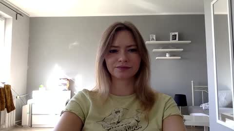 Snapshot of lux_millie chatting on 09-25-25, 08:07 Millie online show from 09-25-25, 08:07