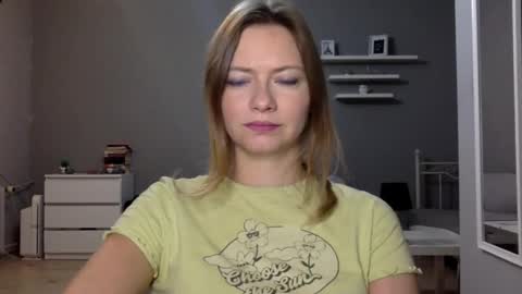 Snapshot of lux_millie chatting on 09-25-25, 08:56 Millie online show from 09-25-25, 08:56