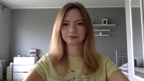 Snapshot of lux_millie chatting on 09-26-25, 03:27 Millie online show from 09-26-25, 03:27