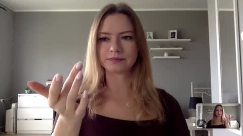 Snapshot of lux_millie chatting on 09-27-25, 01:49 Millie online show from 09-27-25, 01:49