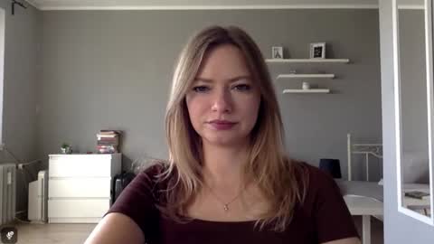 Snapshot of lux_millie chatting on 10-03-25, 01:52 Millie online show from 10-03-25, 01:52