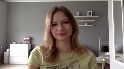 Snapshot of lux_millie chatting on 10-11-25, 01:53 Millie online show from 10-11-25, 01:53