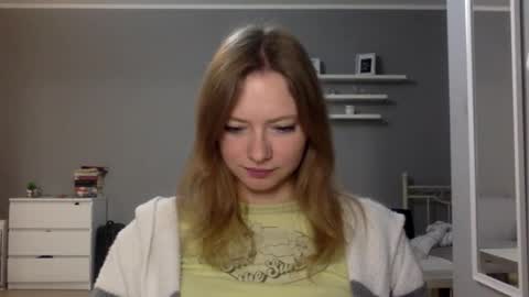 Snapshot of lux_millie chatting on 10-20-25, 08:53 Millie online show from 10-20-25, 08:53