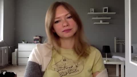 Snapshot of lux_millie chatting on 10-28-25, 08:29 Millie online show from 10-28-25, 08:29