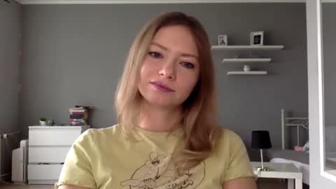 Snapshot of lux_millie chatting on 11-02-25, 08:06 Millie online show from 11-02-25, 08:06