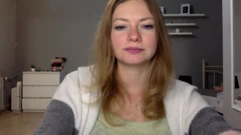 Snapshot of lux_millie chatting on 11-03-25, 10:42 Millie online show from 11-03-25, 10:42