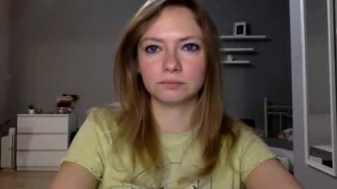 Snapshot of lux_millie chatting on 11-05-25, 11:27 Millie online show from 11-05-25, 11:27