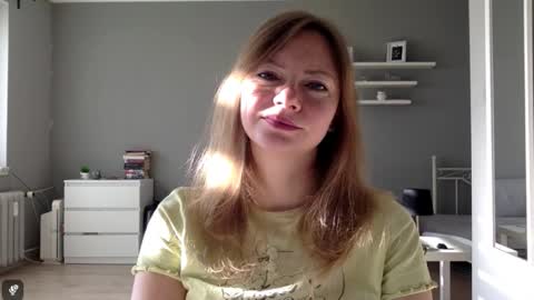 Snapshot of lux_millie chatting on 11-07-25, 11:10 Millie online show from 11-07-25, 11:10