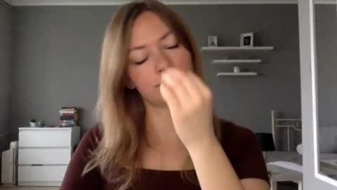 Snapshot of lux_millie chatting on 11-09-25, 08:01 Millie online show from 11-09-25, 08:01