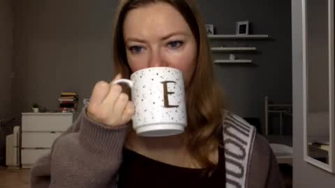 Snapshot of lux_millie chatting on 11-16-25, 02:55 Millie online show from 11-16-25, 02:55