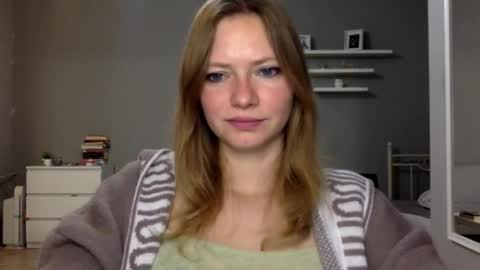 Snapshot of lux_millie chatting on 11-18-25, 10:14 Millie online show from 11-18-25, 10:14