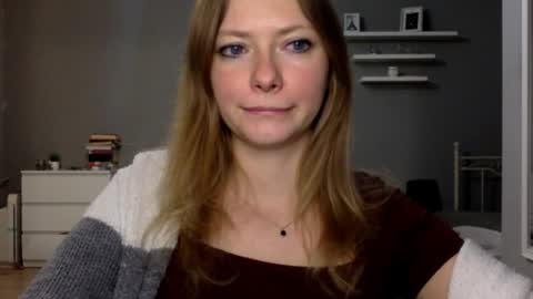 Snapshot of lux_millie chatting on 11-20-25, 09:58 Millie online show from 11-20-25, 09:58