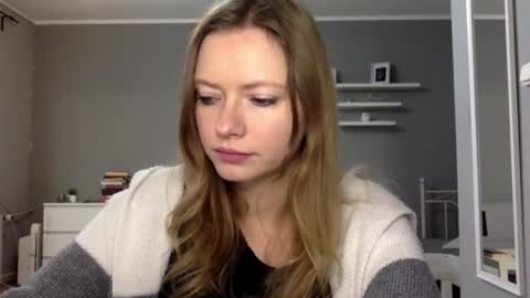 Snapshot of lux_millie chatting on 11-23-25, 02:39 Millie online show from 11-23-25, 02:39