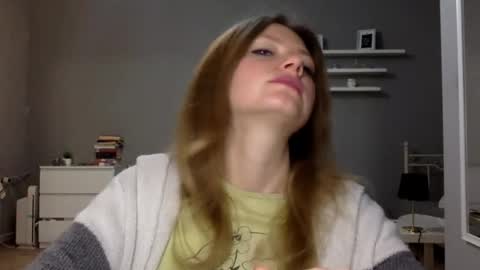 Snapshot of lux_millie chatting on 11-25-25, 10:10 Millie online show from 11-25-25, 10:10