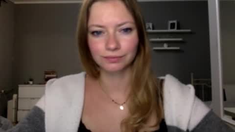 Snapshot of lux_millie chatting on 12-17-25, 10:27 Millie online show from 12-17-25, 10:27