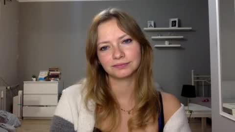 Snapshot of lux_millie chatting on 12-18-25, 10:16 Millie online show from 12-18-25, 10:16