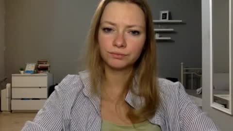 Snapshot of lux_millie chatting on 01-07-26, 10:34 Millie online show from 01-07-26, 10:34