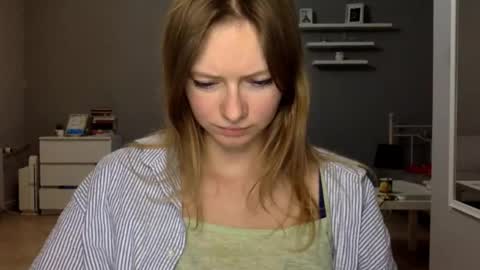 Snapshot of lux_millie chatting on 01-08-26, 10:12 Millie online show from 01-08-26, 10:12